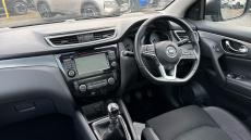 Nissan Qashqai 1.3 DiG-T N-Connecta 5dr [Glass Roof Pack] Petrol Hatchback